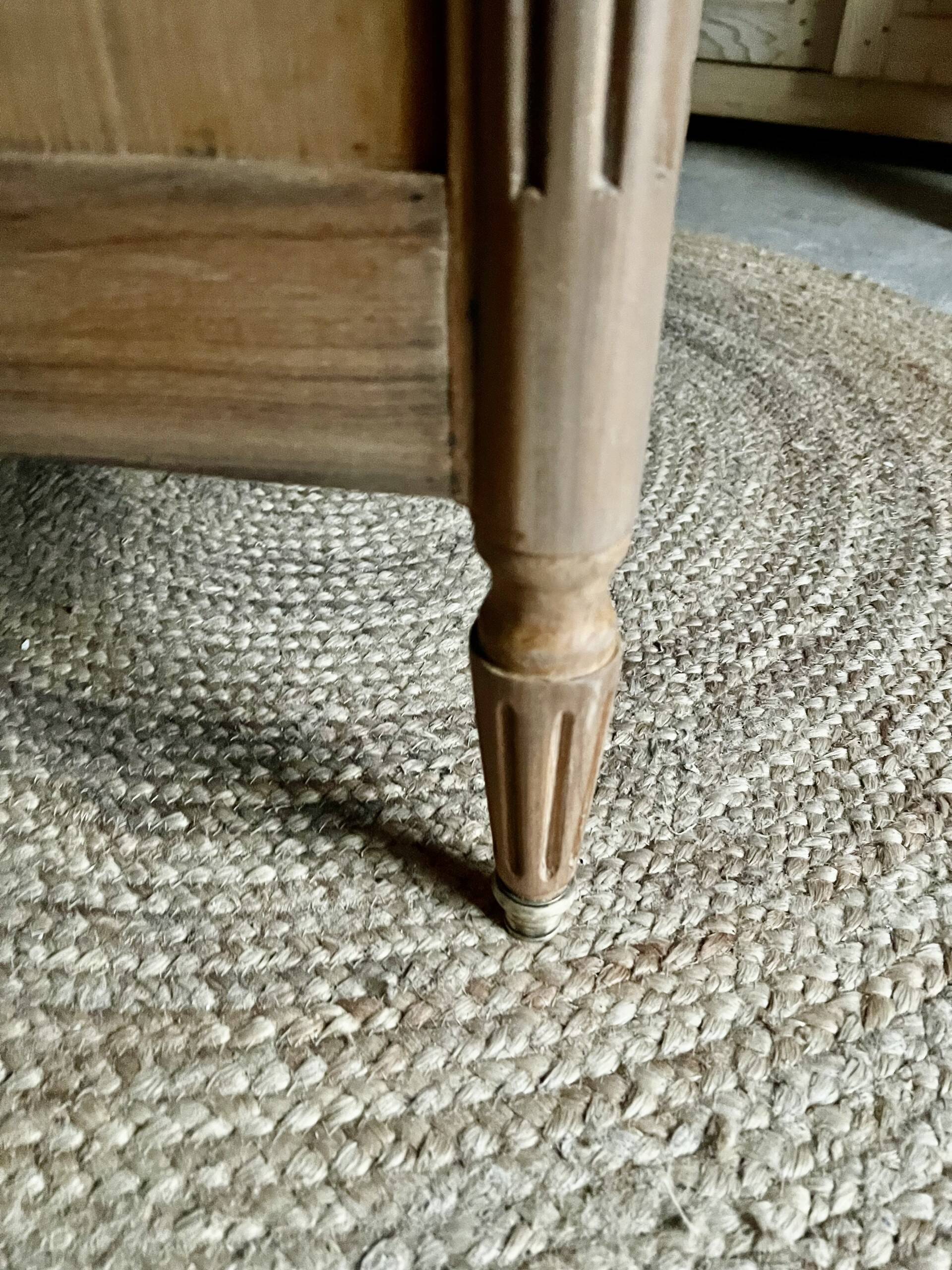 Classic chest of drawers