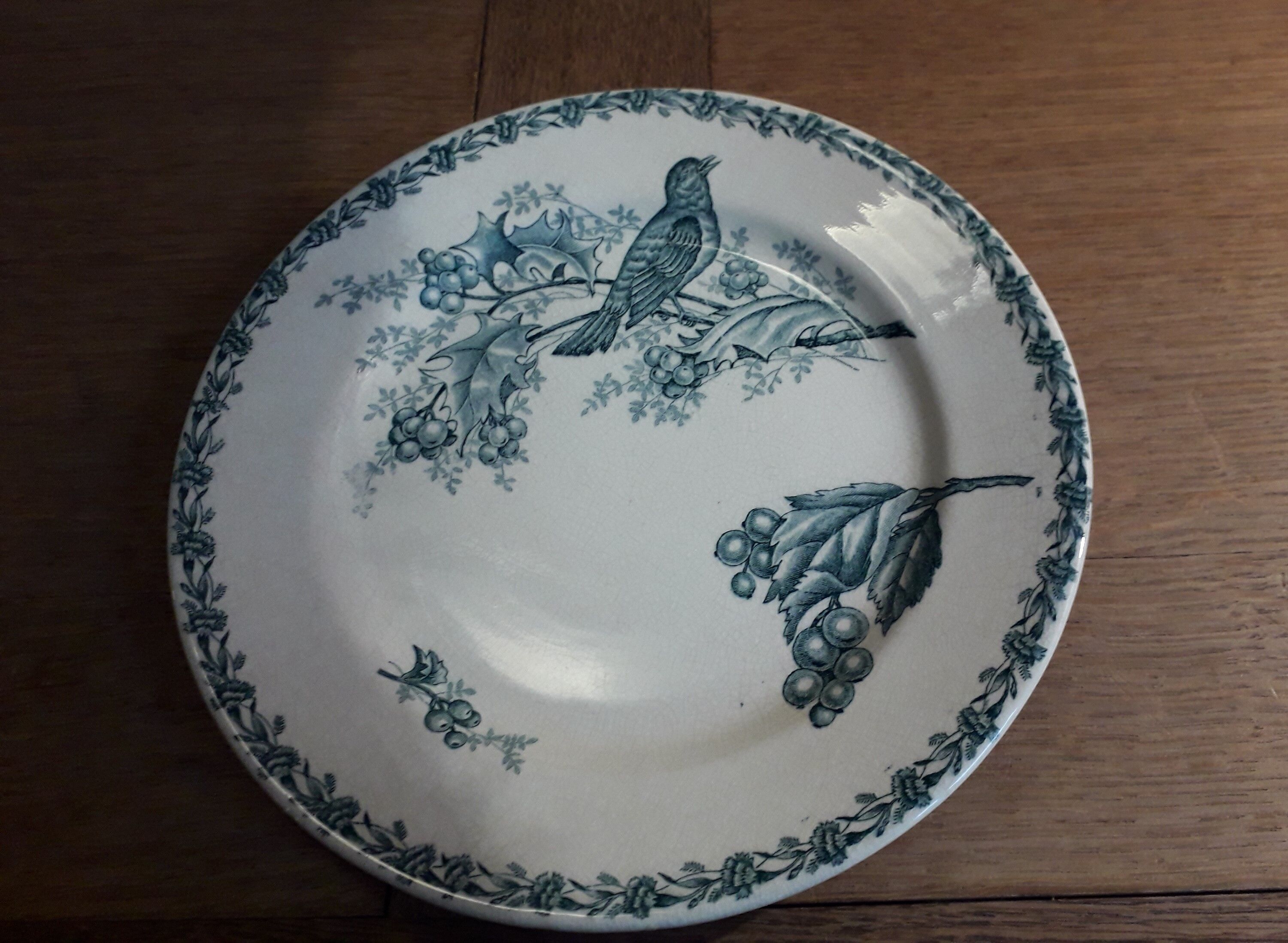 Flat plate in nimy earthenware bird decorations