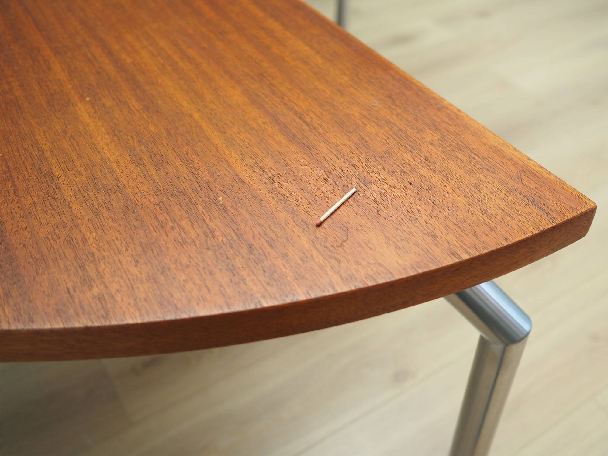 Table demi-ronde en teck, design danois, années 1970, fabricant : Bent Krogh