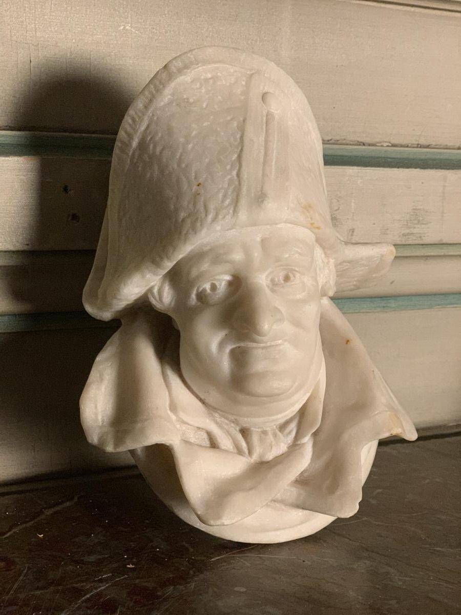 Marble sculpture, man's head in a hat.