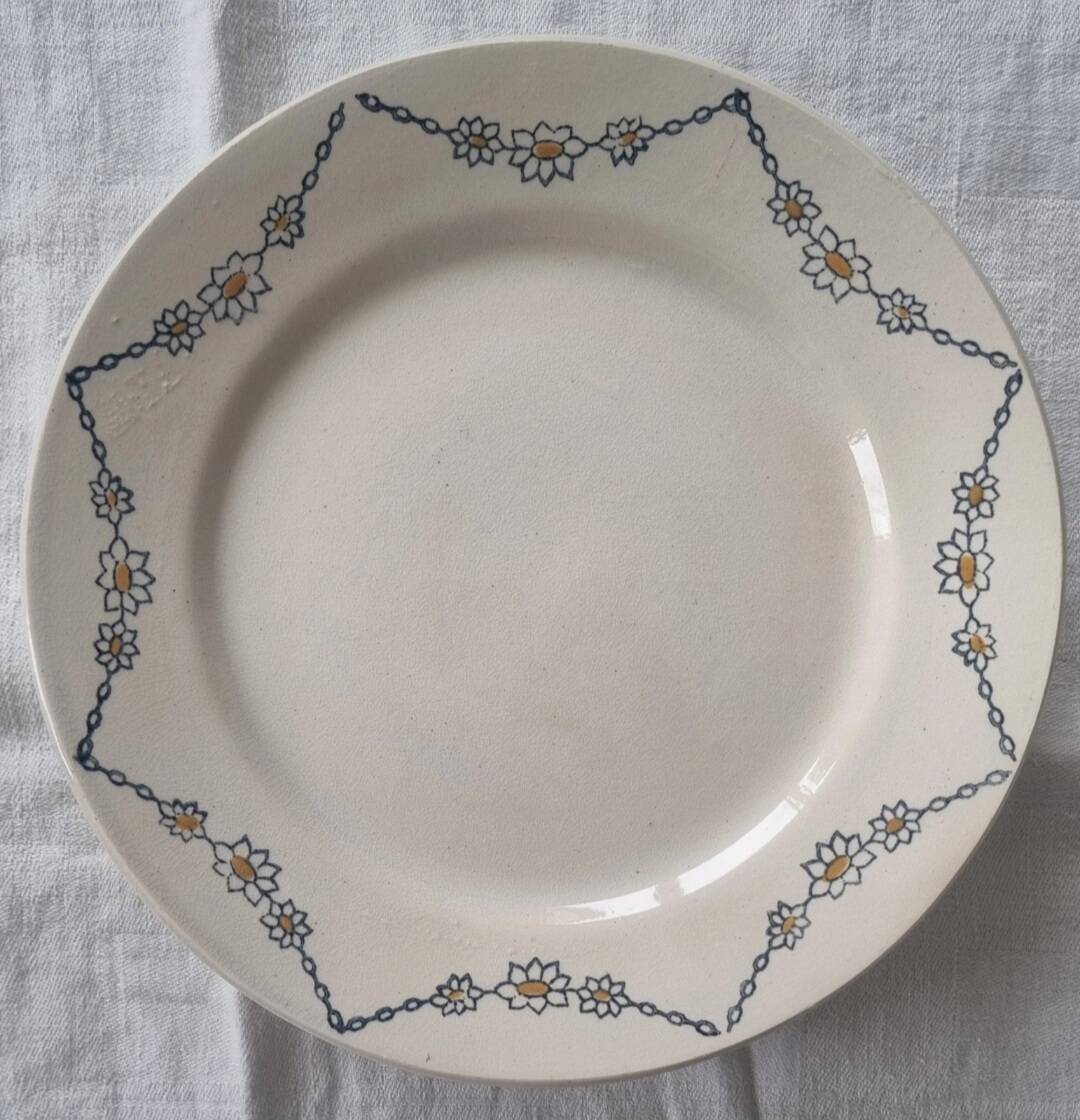 Iron Earth Footed Dish – Somain Earthenware Factory