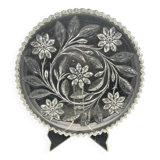 Plat en verre travaillé motif fleurs