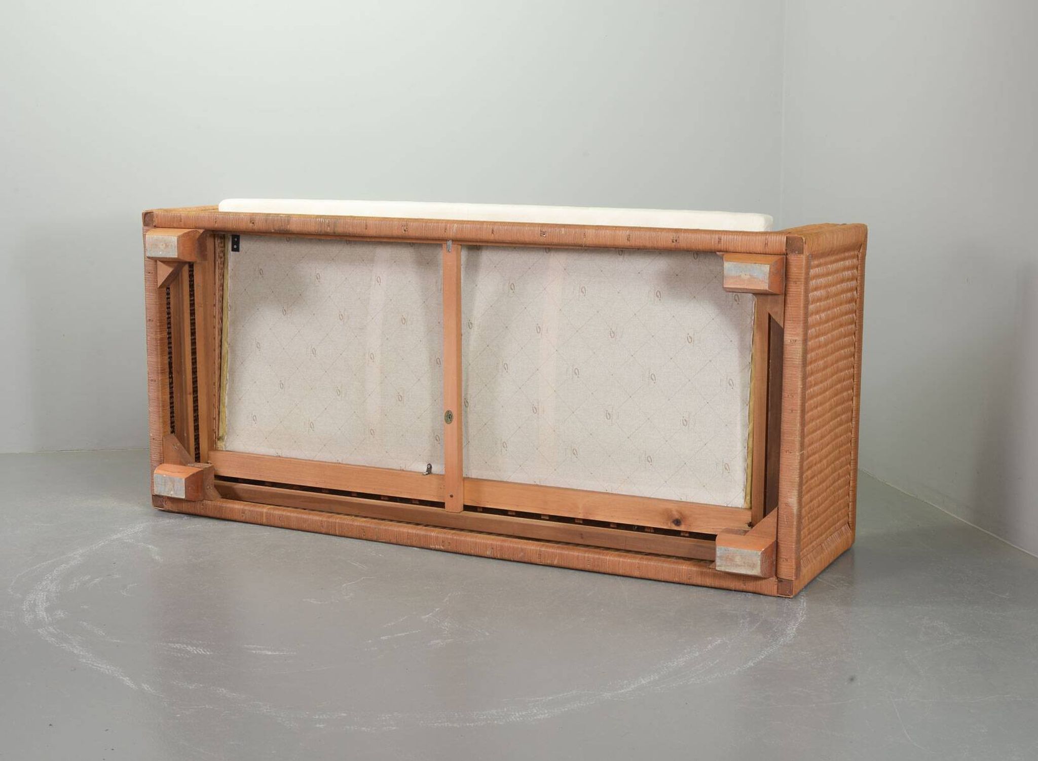 Luxurious Italian Gasparucci Reed White Lounge Greenhouse Sofa. Italy, 1980