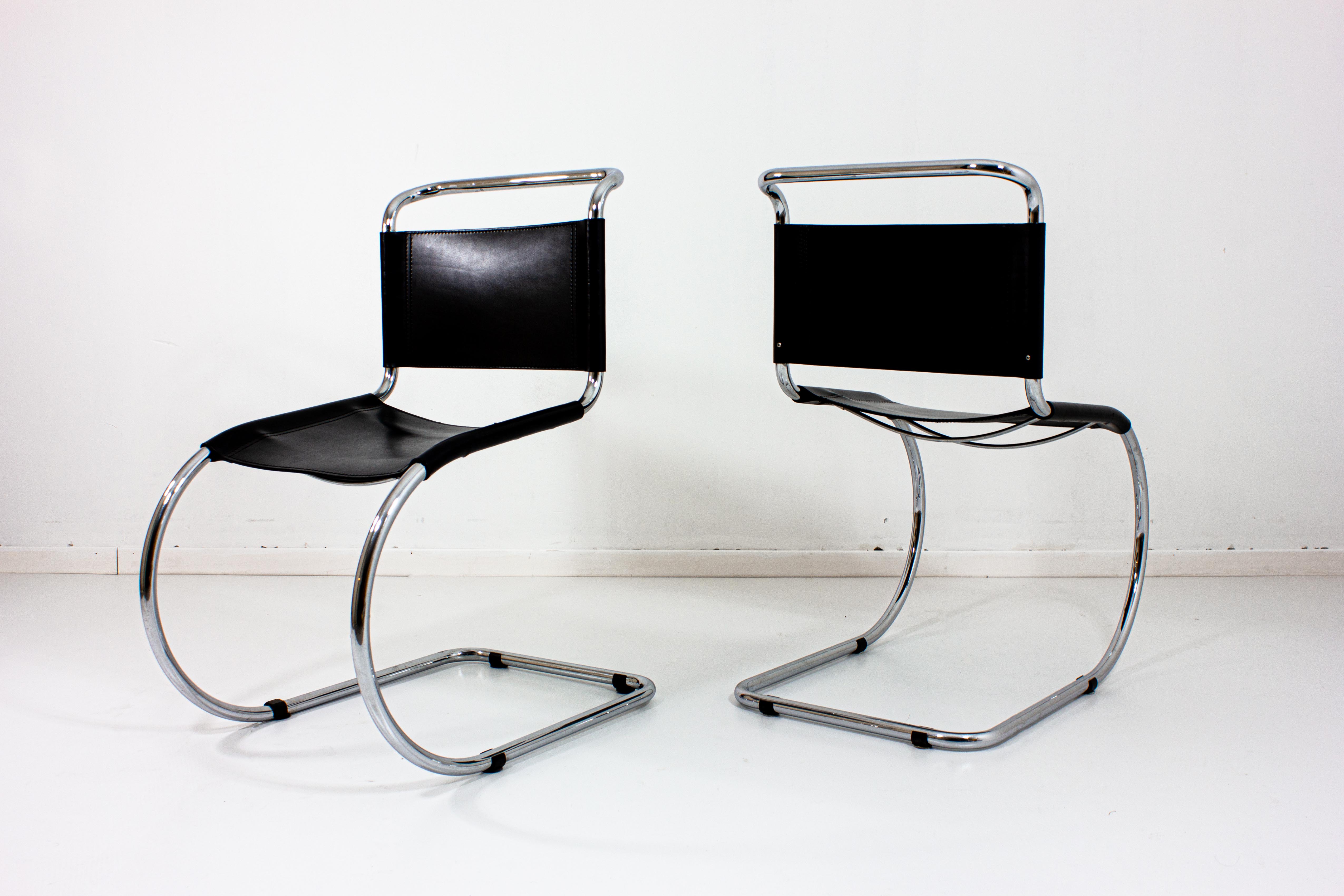 Set of 6 MR10 chairs in black leather