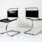 Set of 6 MR10 chairs in black leather