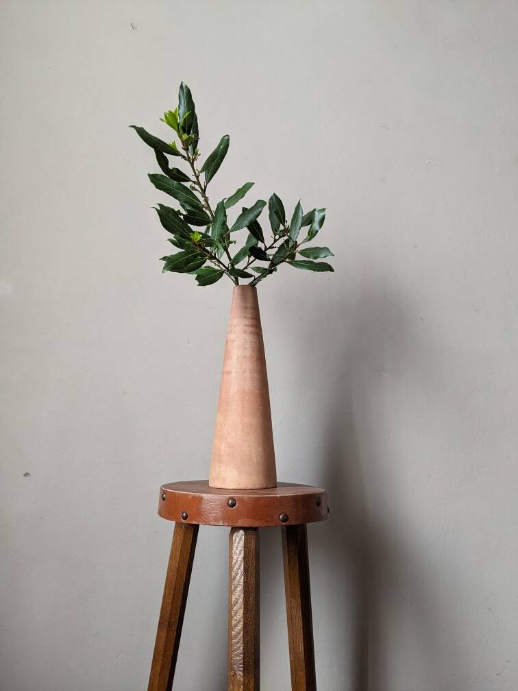 Contemporary handmade single-flower vase, clay, terracotta, slow decoration