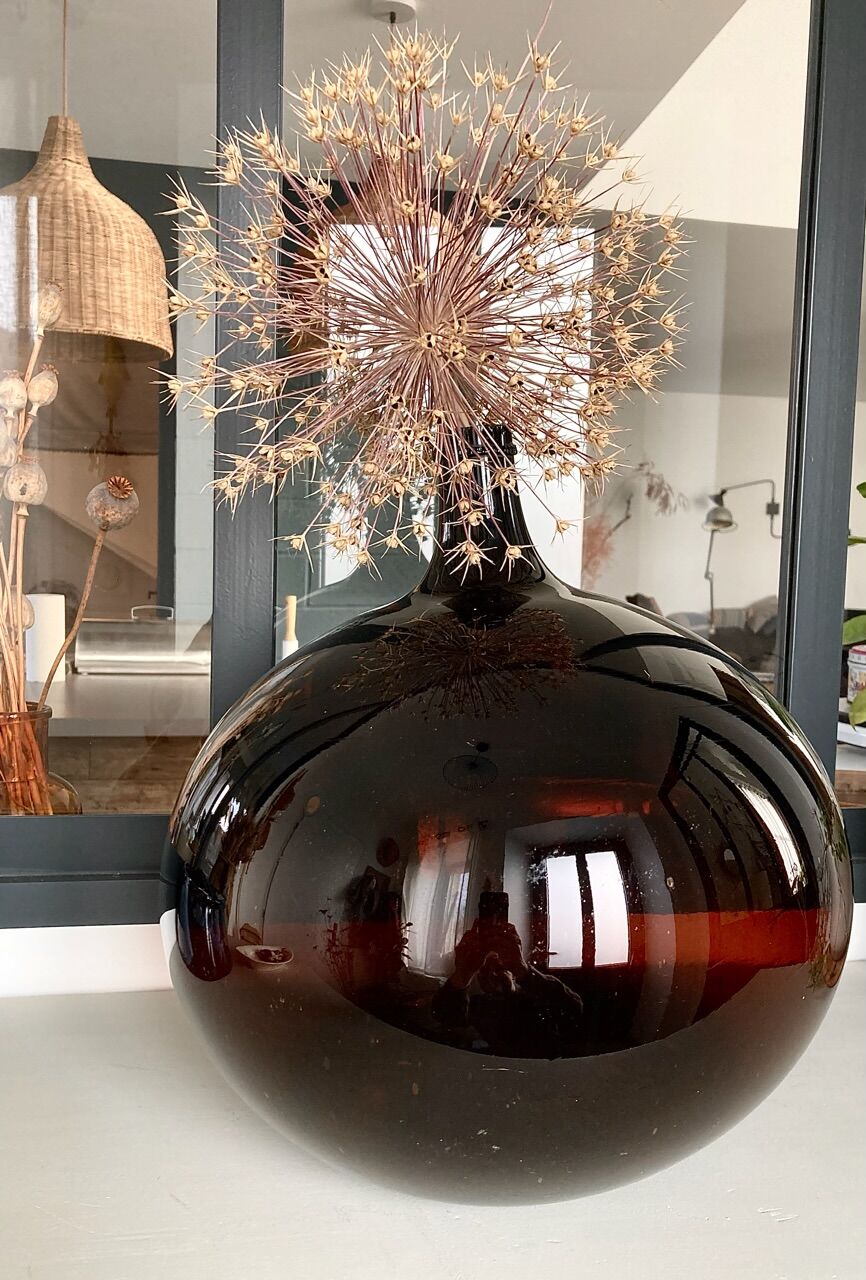 Lady Jeanne Amber Old