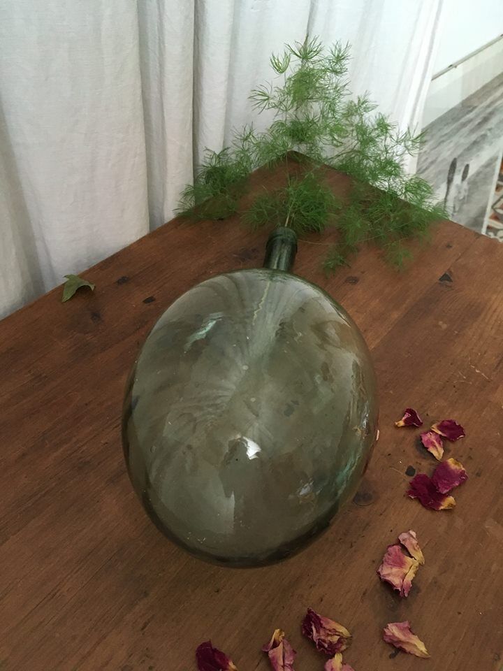 Demijohn in the form of a drop