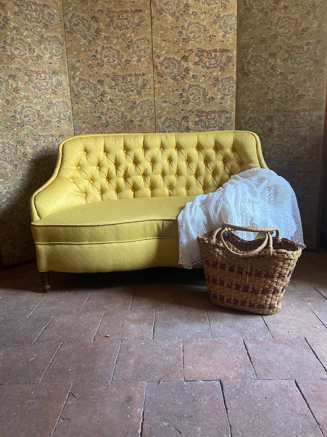 Small padded toad bench