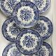 Set de 8 assiettes plates en faïence bleue, décor floral et oiseaux, XXe