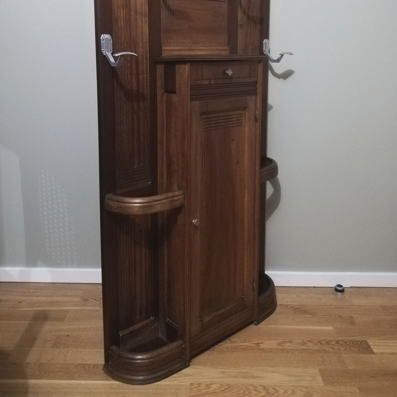 Art Deco cloakroom rack in stained oak