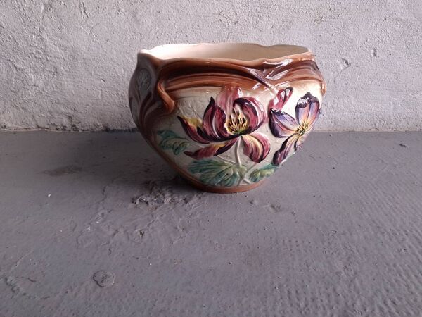 Vase , cache pot en barbotine art nouveau