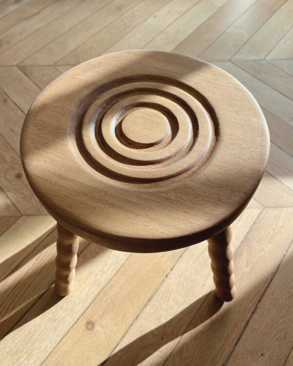 Petit tripode/ table de chevet/ tabouret vintage rénové, bois tourné, année
