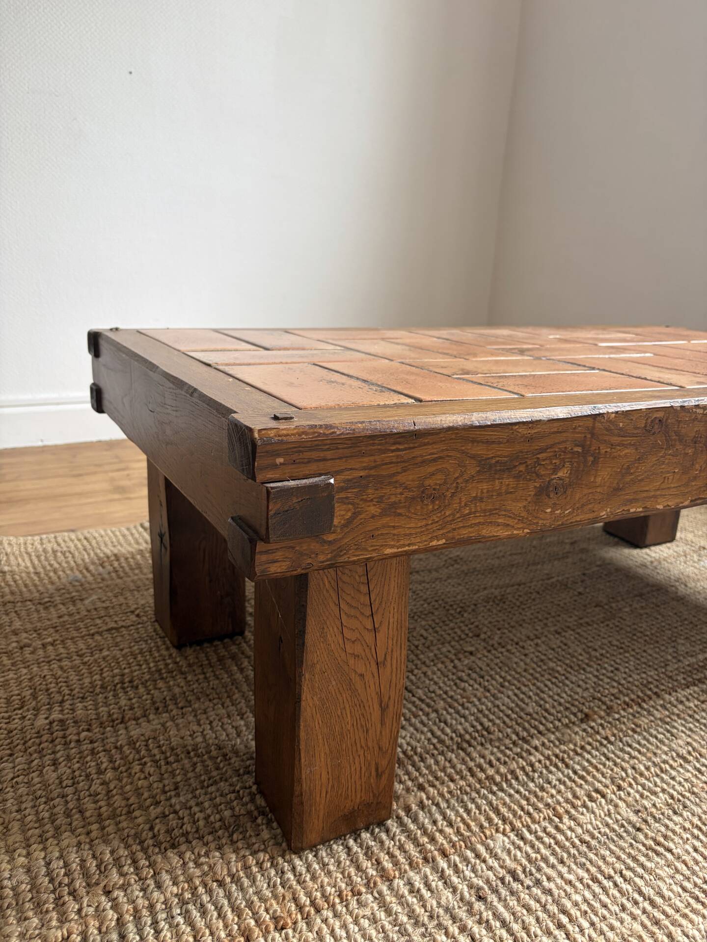 Table basse brutaliste