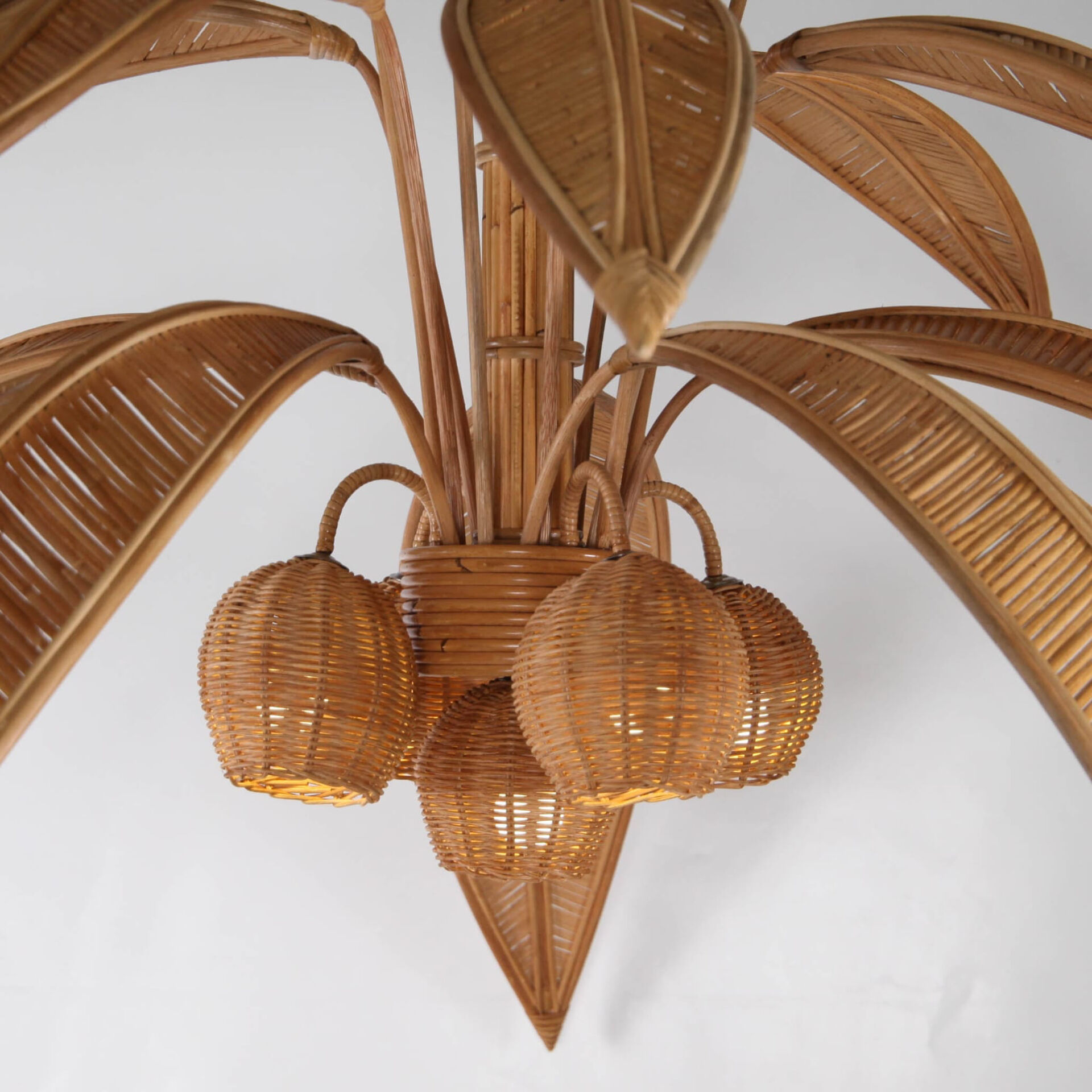 Grand lustre « cocotier » « palmier » en rotin