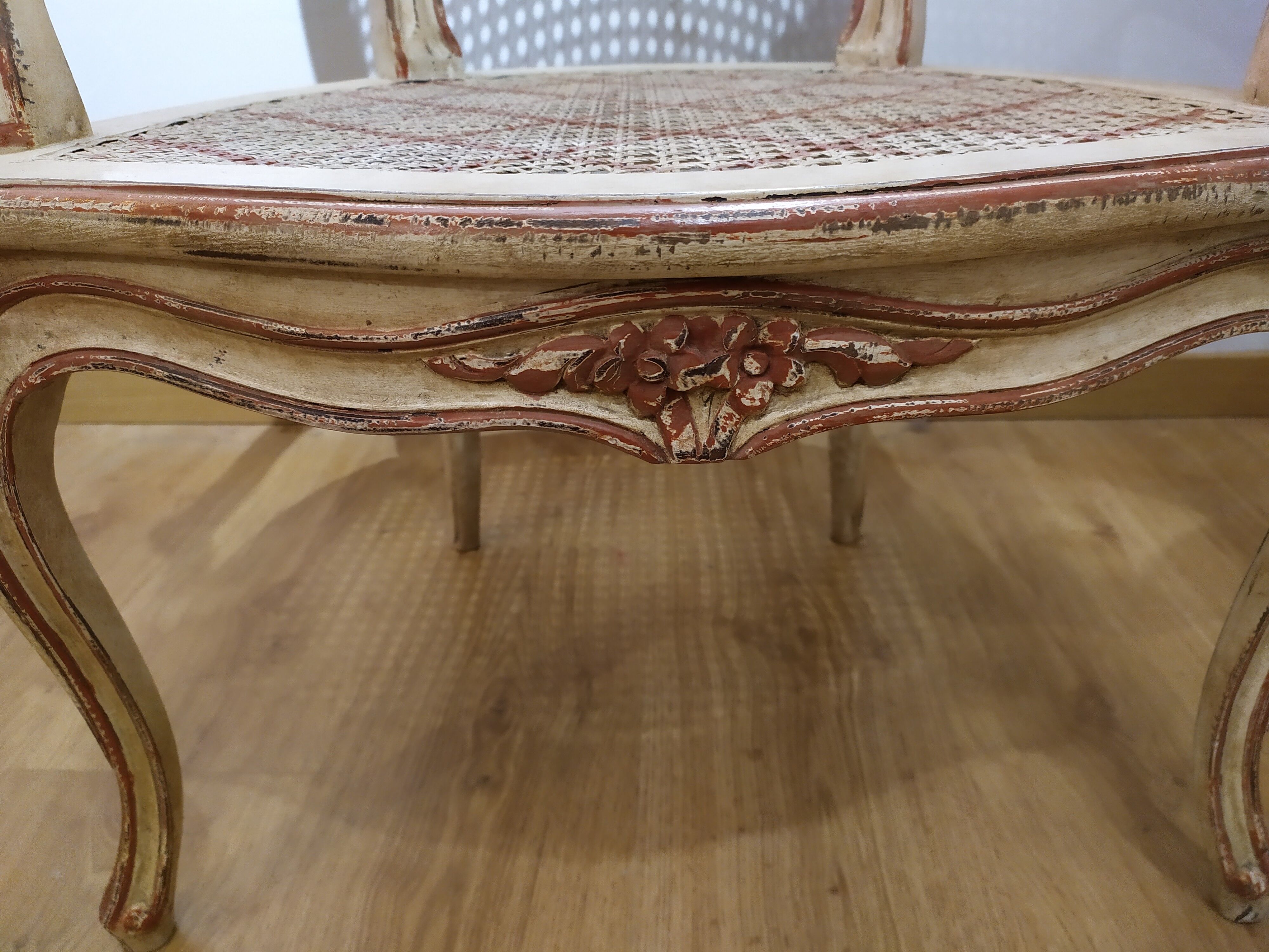 Paire de fauteuils cannés de style louis XV