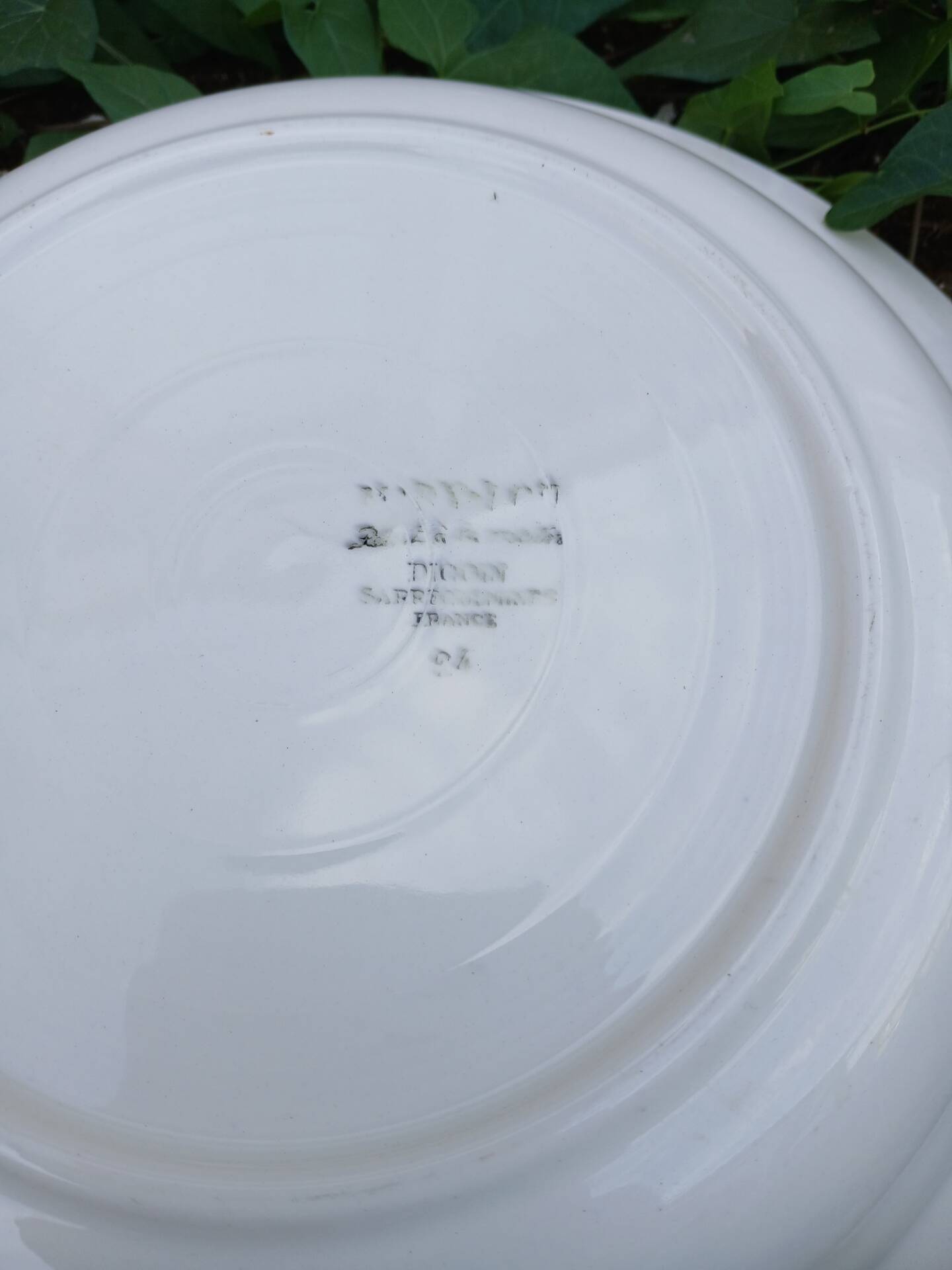 Shallow round plate Digoin and Sarreguemines
