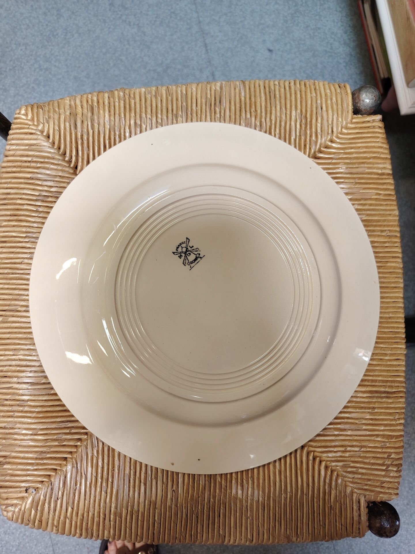 Round serving dish 28cm Moulin des Loups model Stanislas