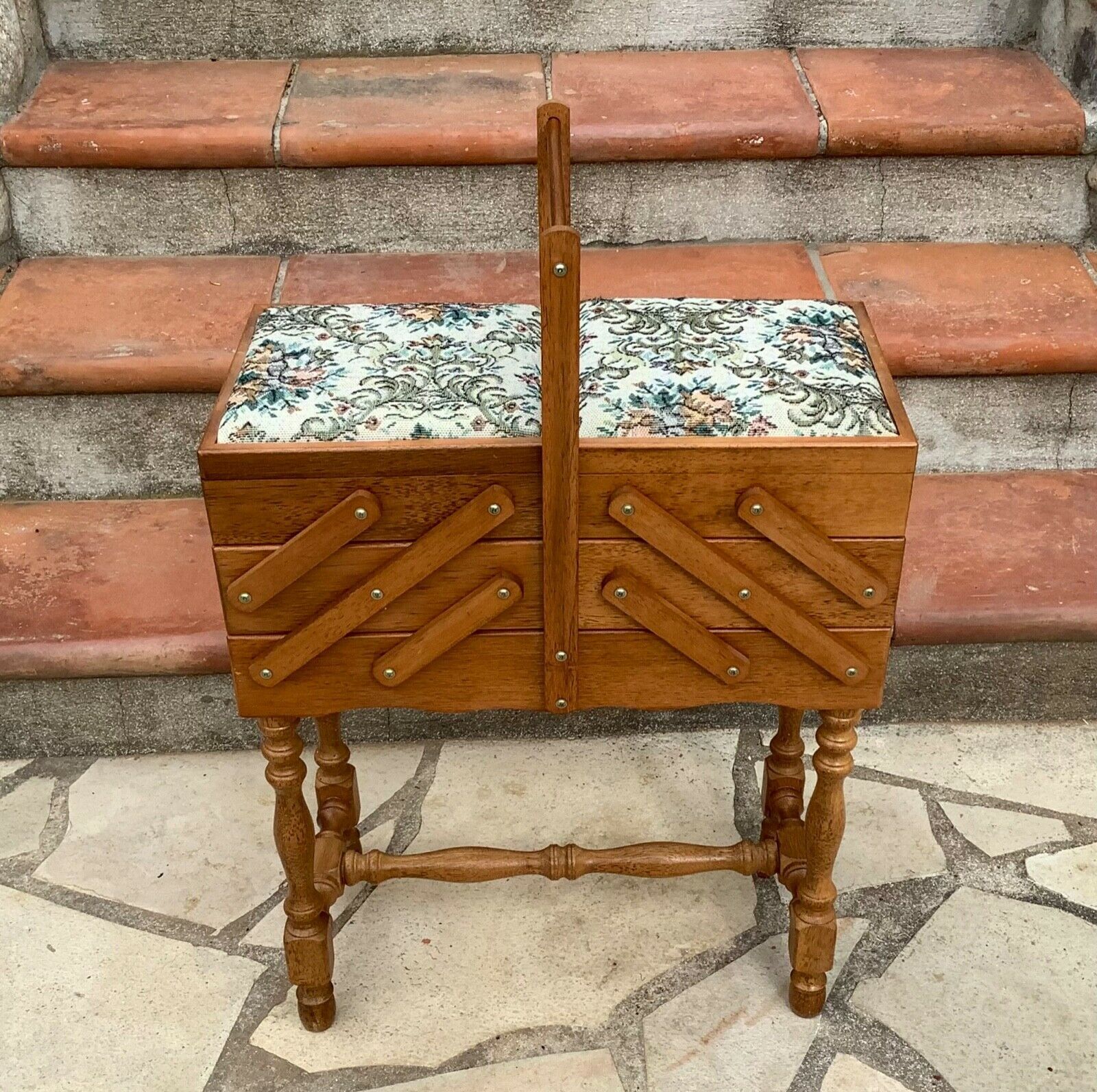 Meuble de couturière ancien