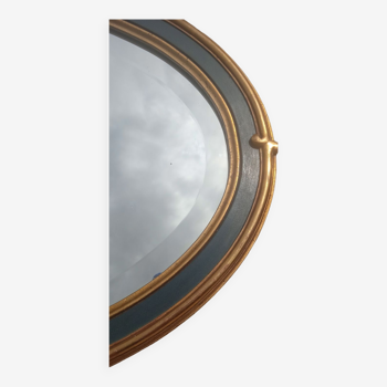 Medallion mirror