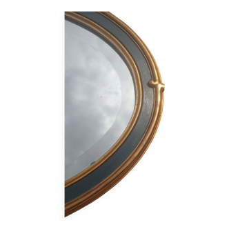 Medallion mirror