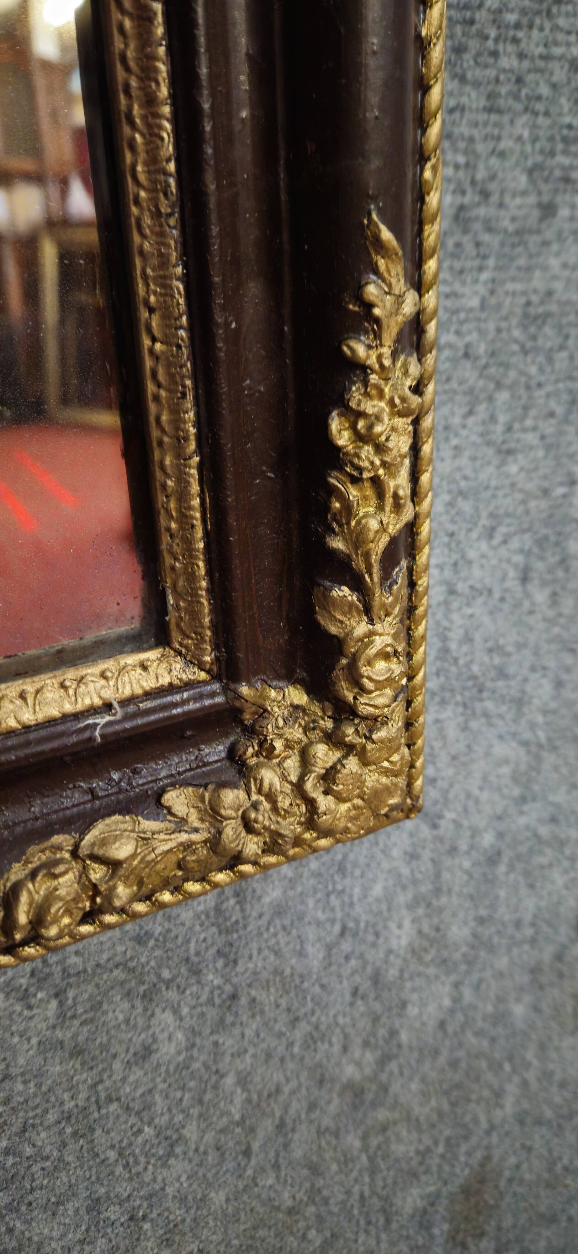 Antique carved and gilded wooden mirror – classic style