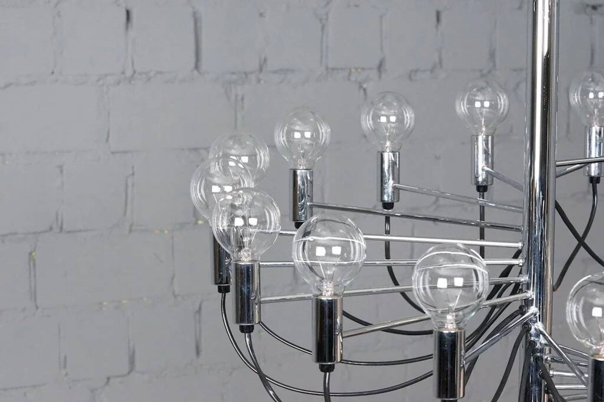 Chandelier in the style of Gino Sarfatti.
