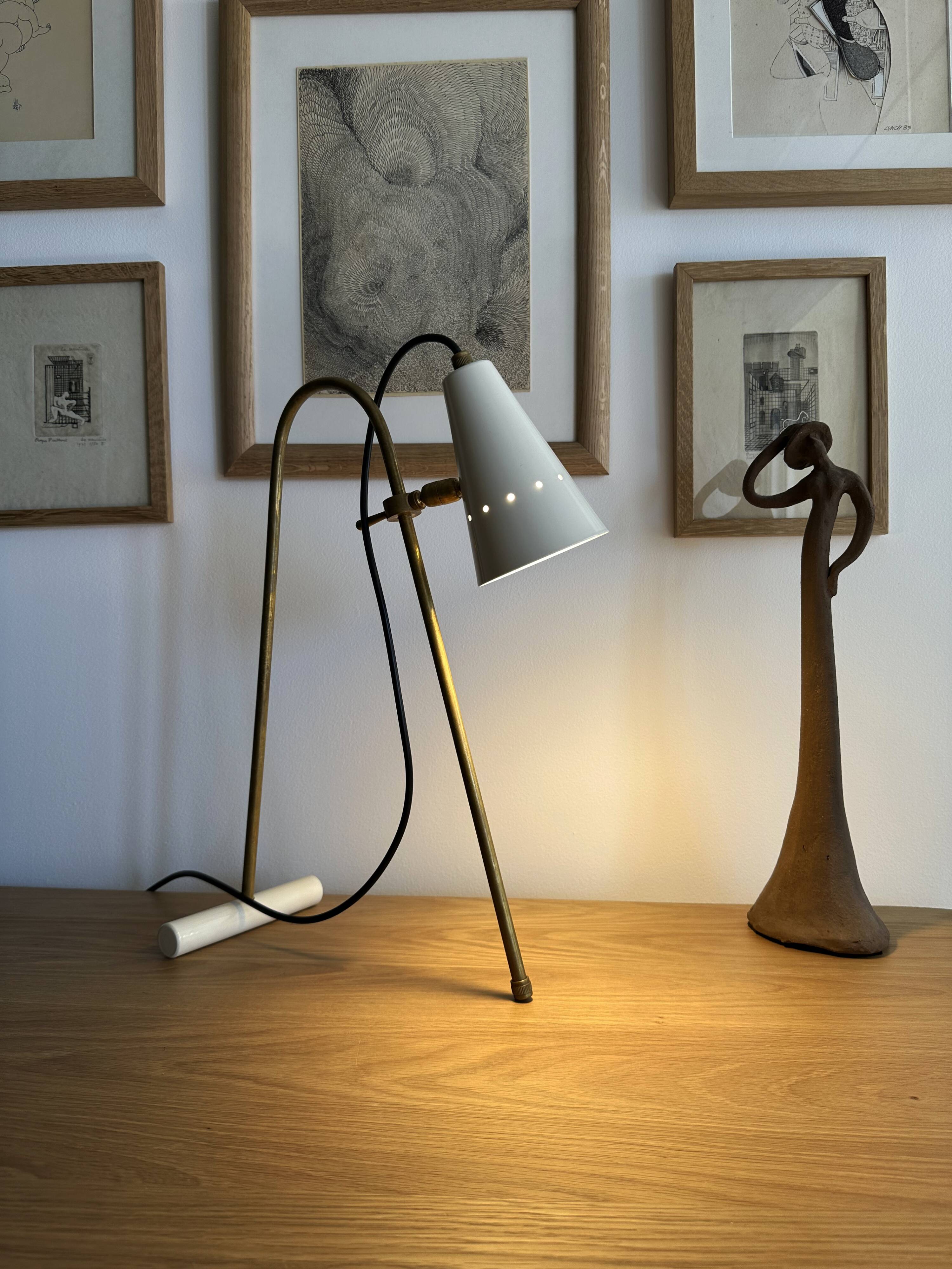 Large Italian table lamp in brass design from the 50s