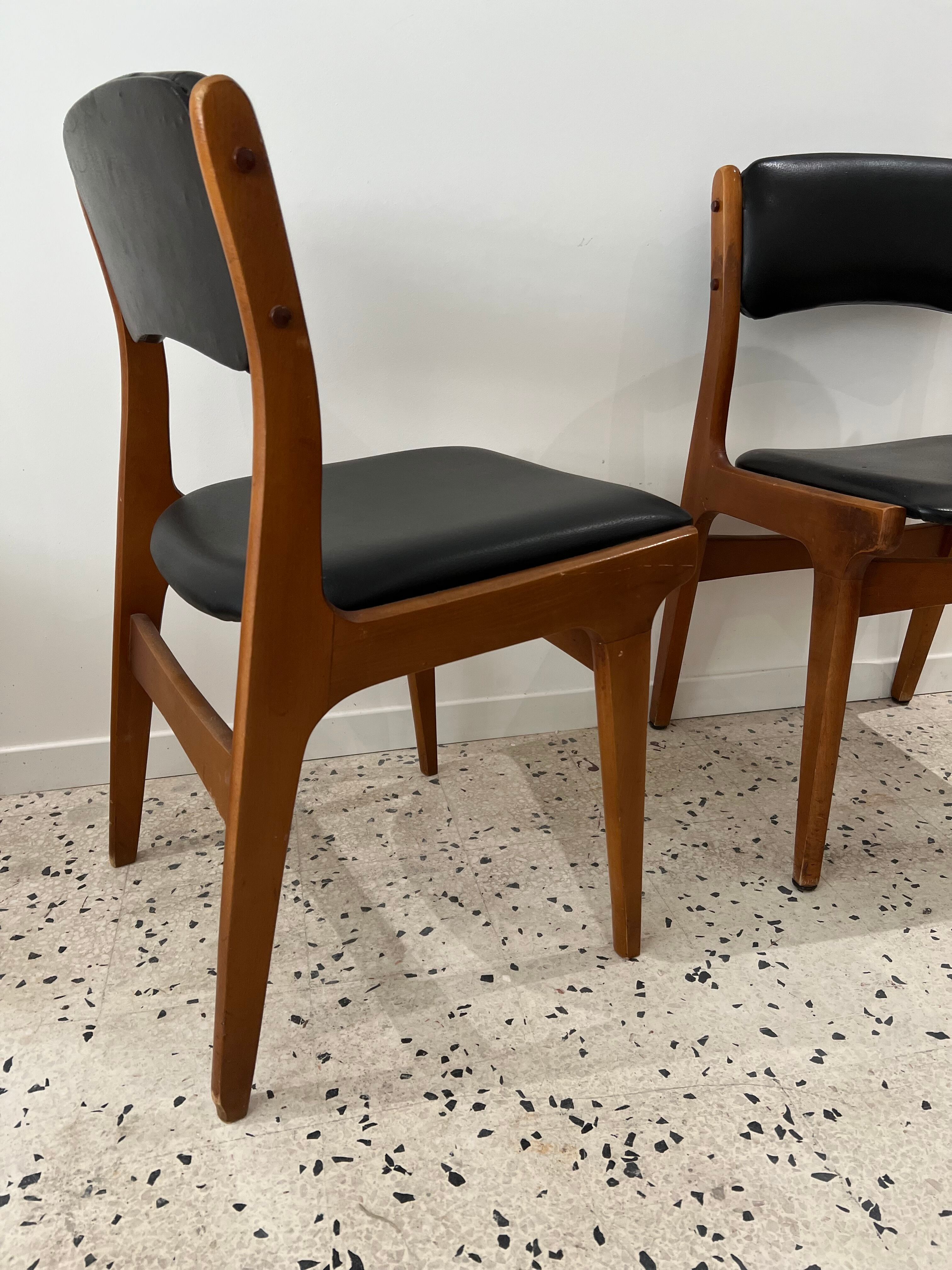 Chaise vintage scandinave en bois et simili cuir noir