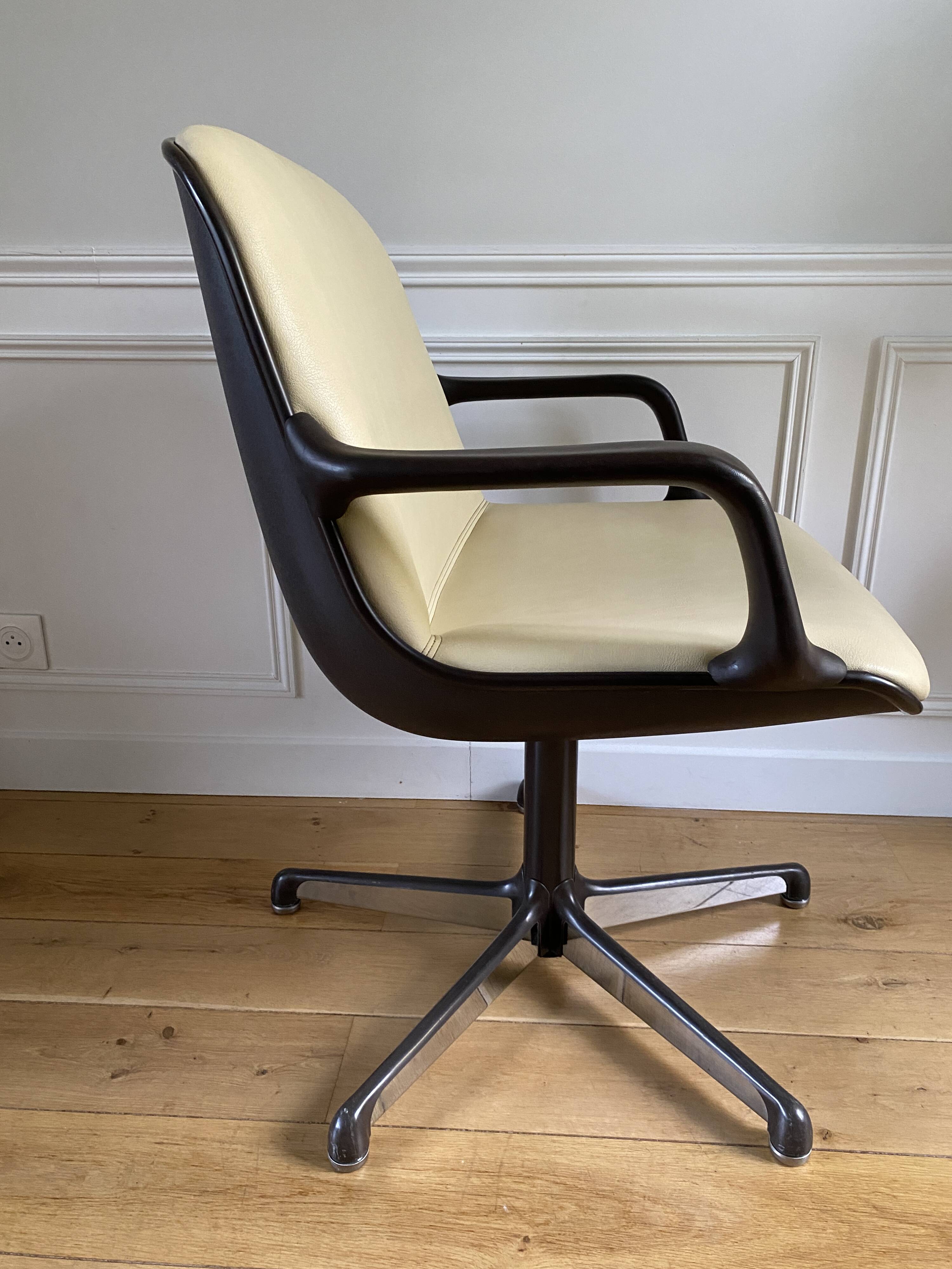 Vintage office chair "Executive chair" Edition Comforto, after CHARLES POLLOCK (1930-2013)