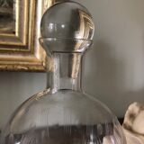 Carafe en verre gravé