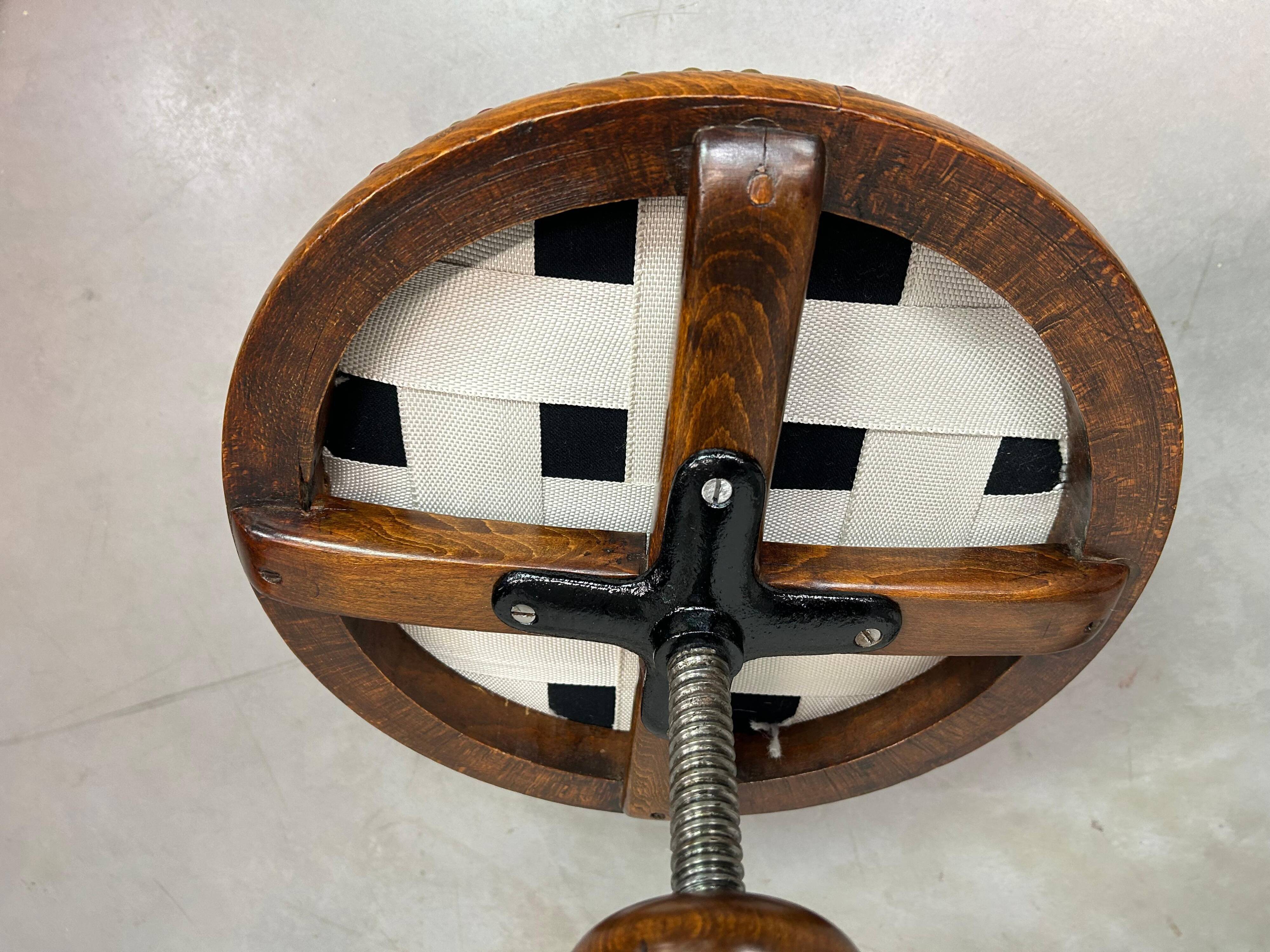 Swivel bar stool