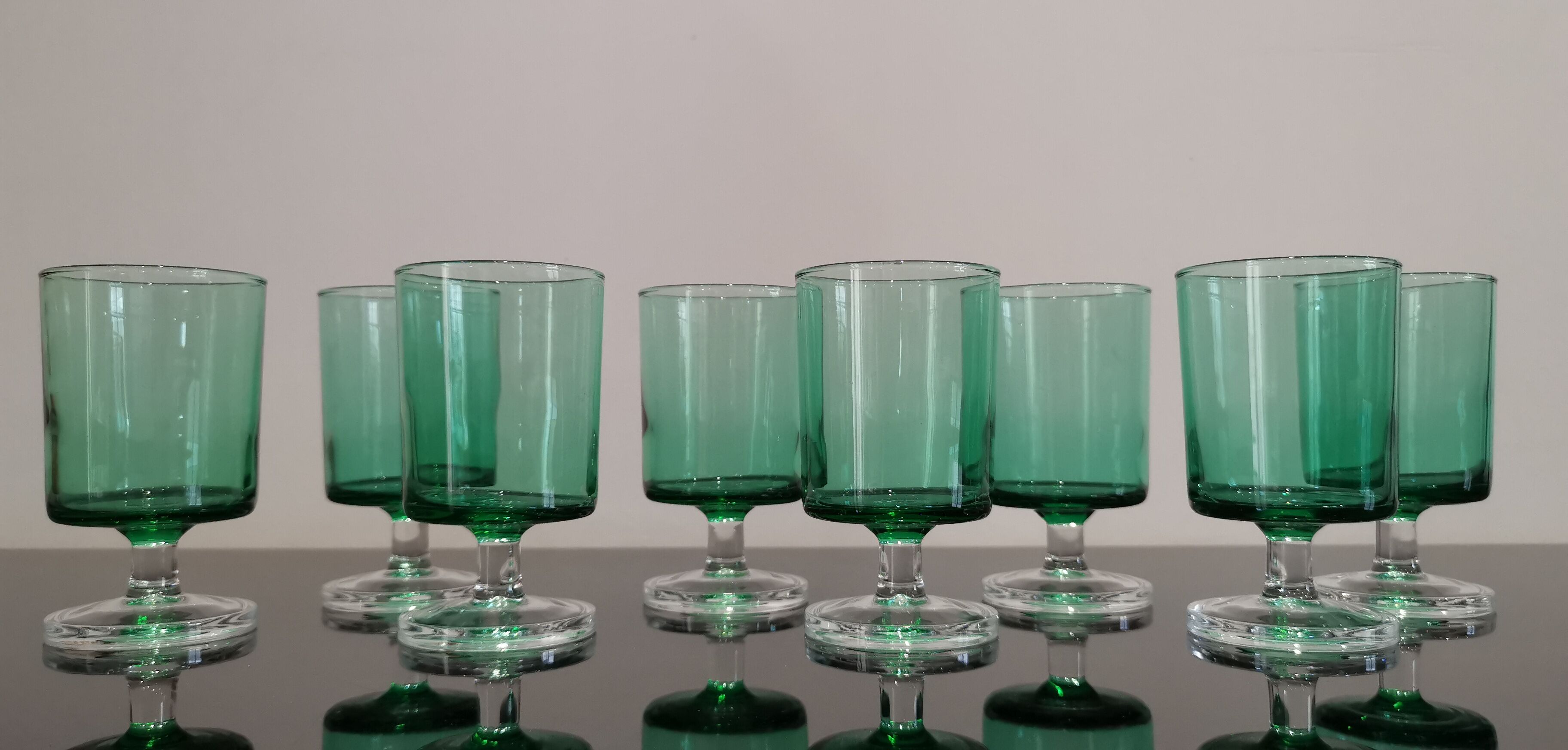 8 Emerald green wine/water glasses on foot model suede luminarc