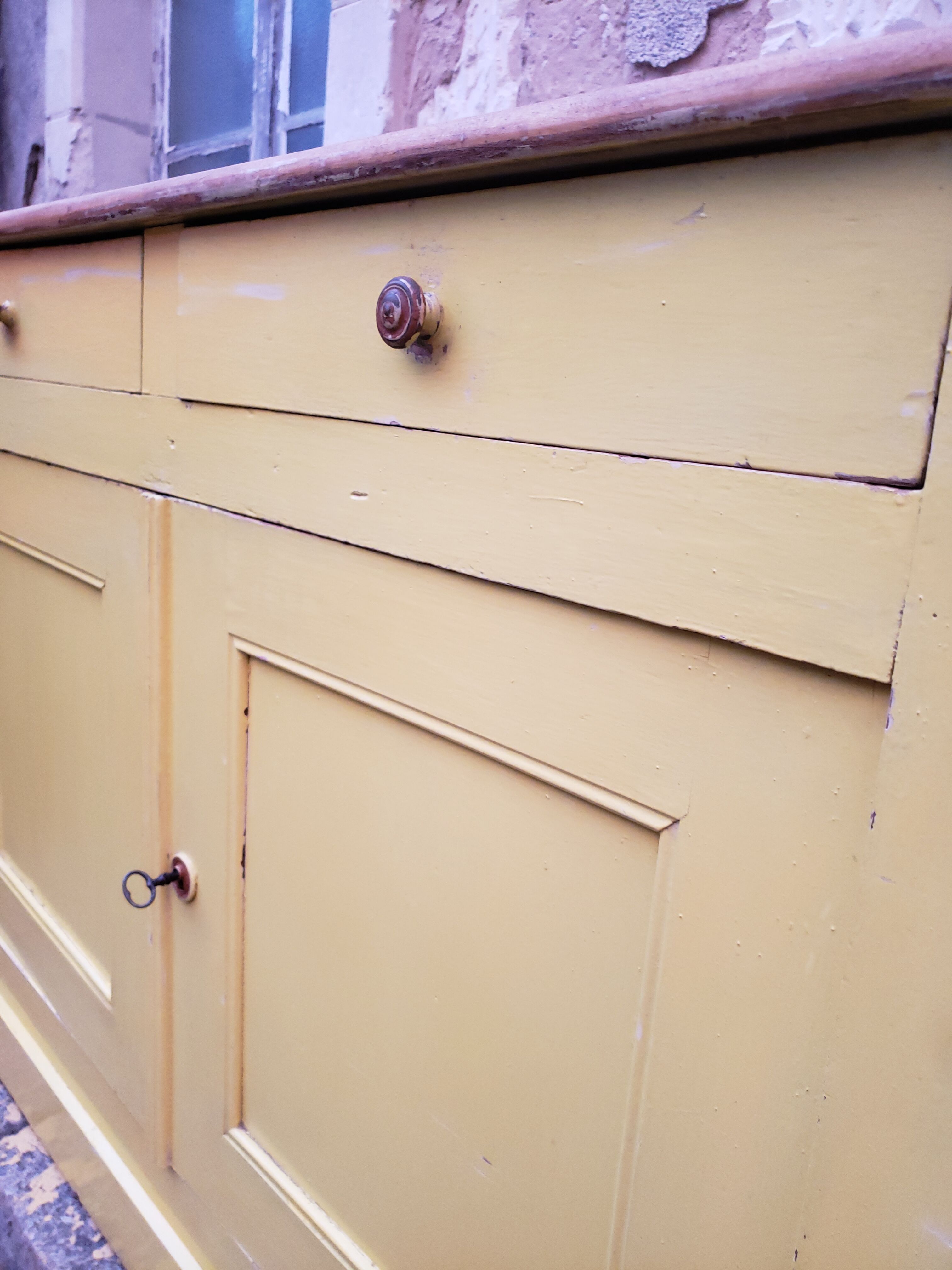 Lemon yellow country buffet