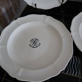 8 Wedgwood plates in English earthenware 19th black monogram