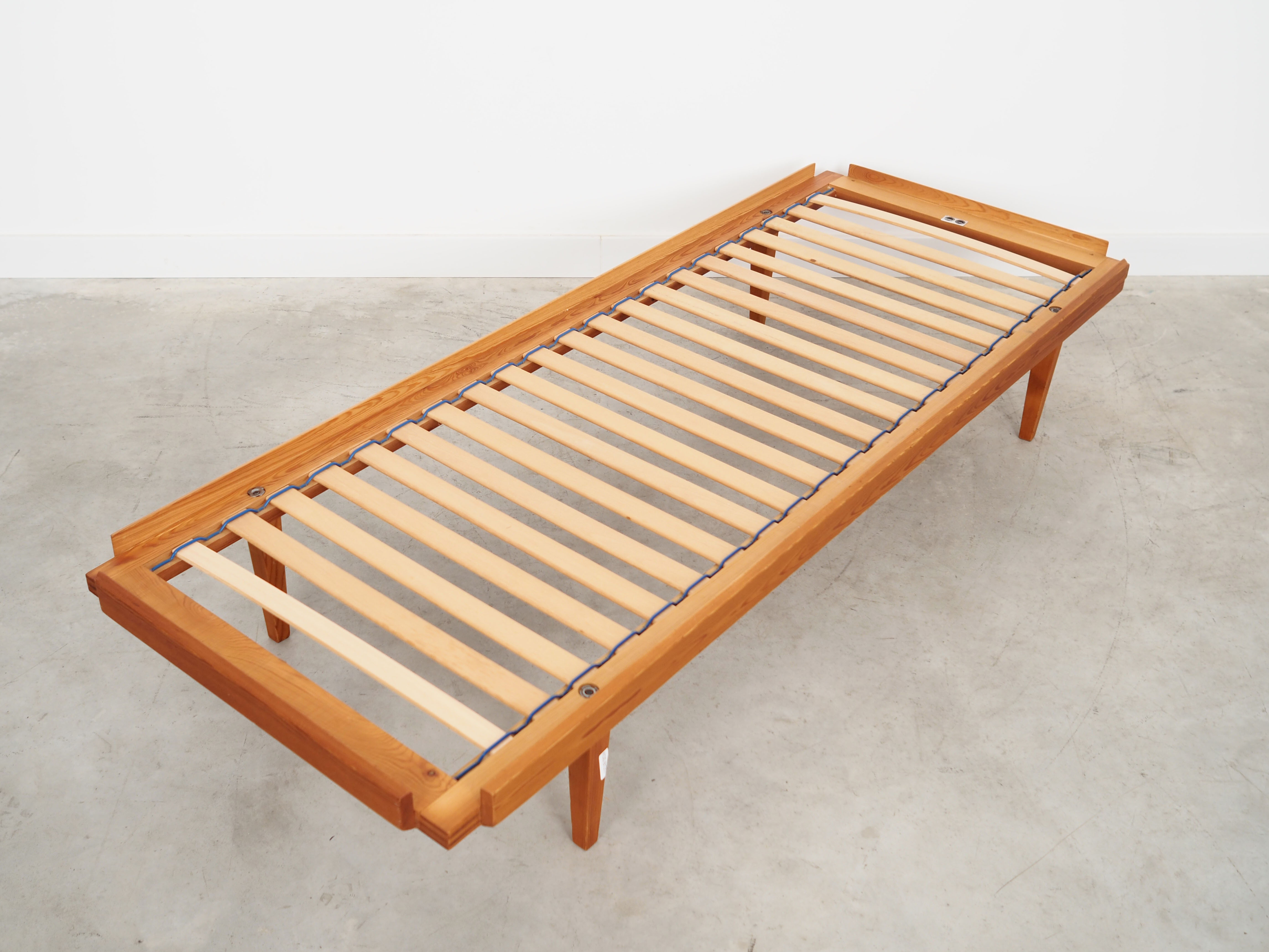 Pine daybed, Danish design, 1970s, manufactured by Horsens Møbelfabrik
