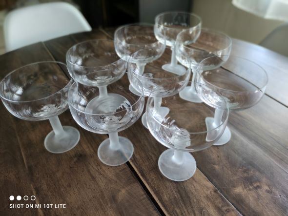 Lot de 9 coupes à champagne en cristal vintage pied givré