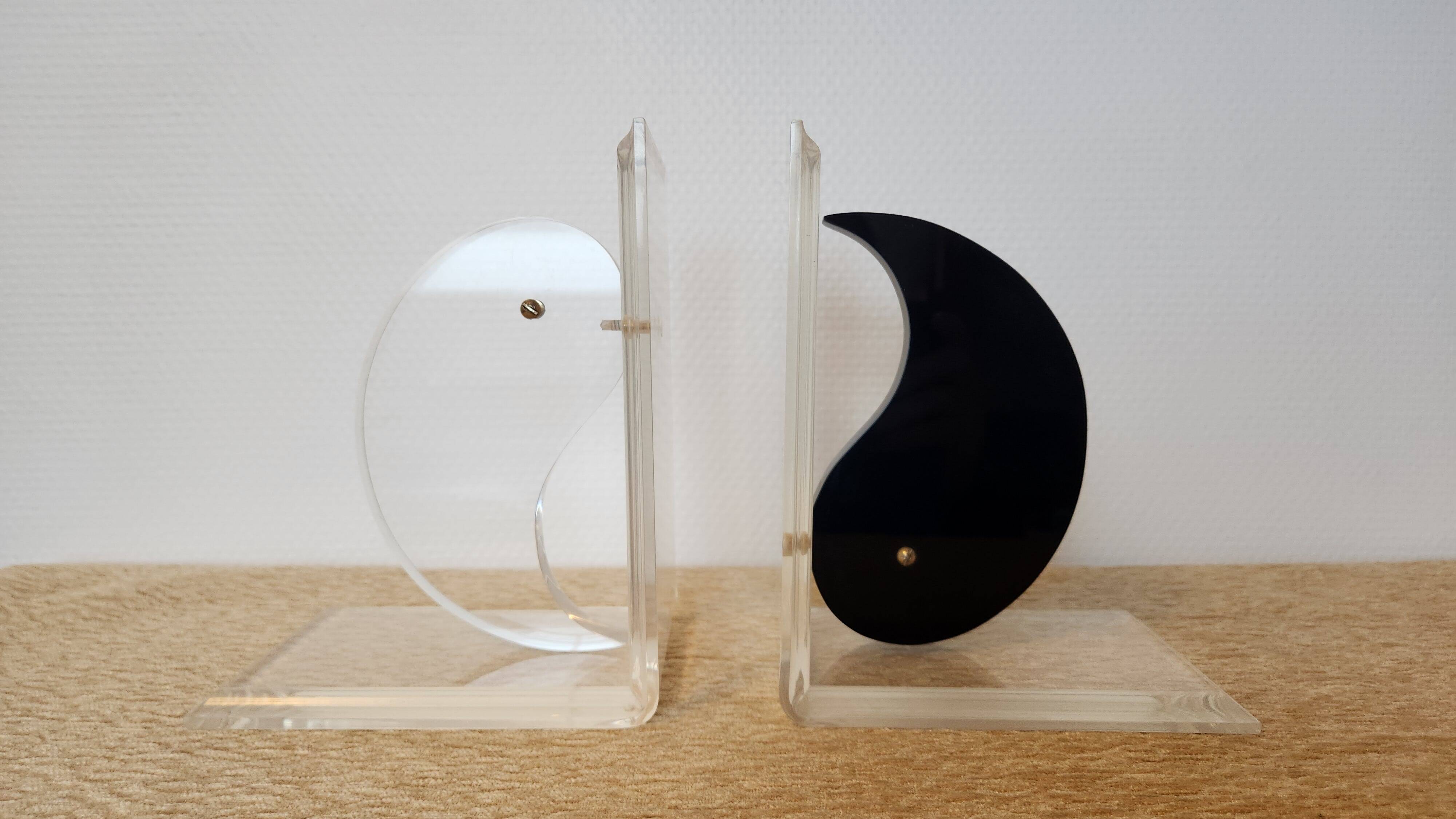 Yin Yang bookends in plexiglass - 1980s postmodern design