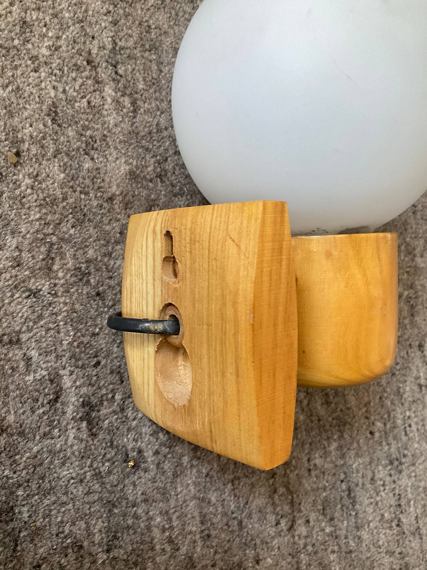 Vintage wall light in solid beech and opaline from the 70s-80s.