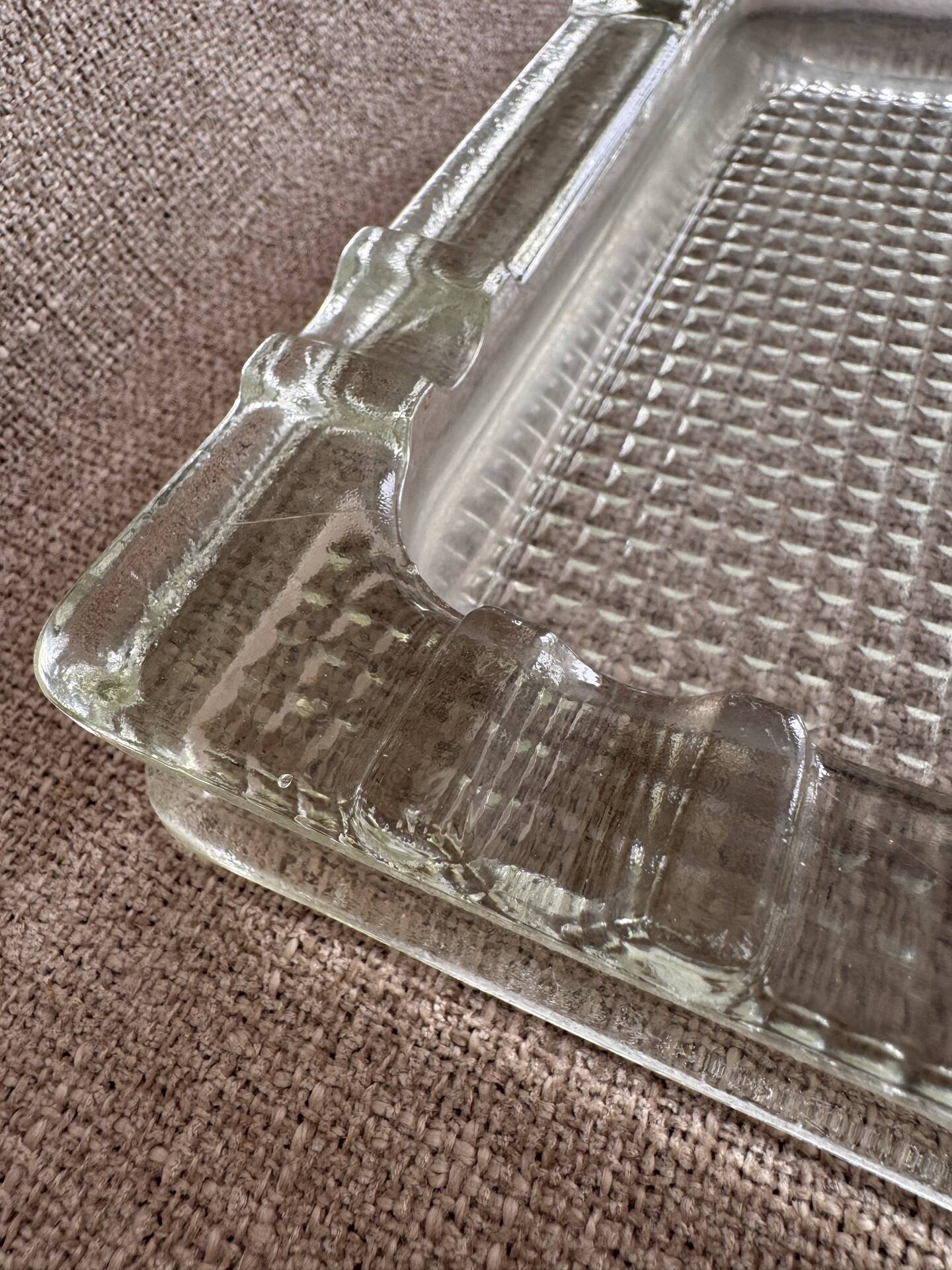 Large ashtray, pocket emptier, modernist glass paving from the 1960s.