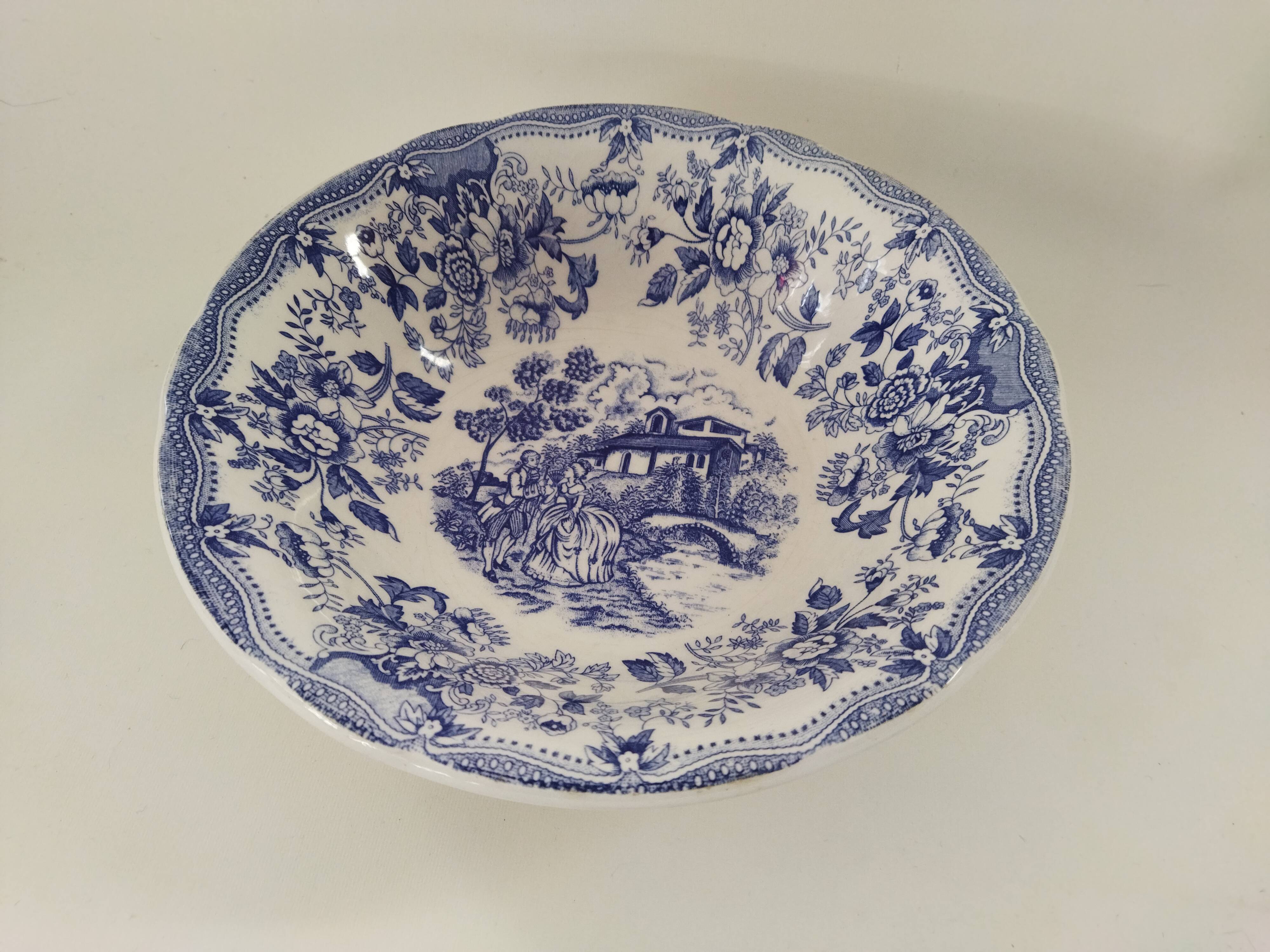 Plat creux bleu & blanc ironstone tableware c.p.