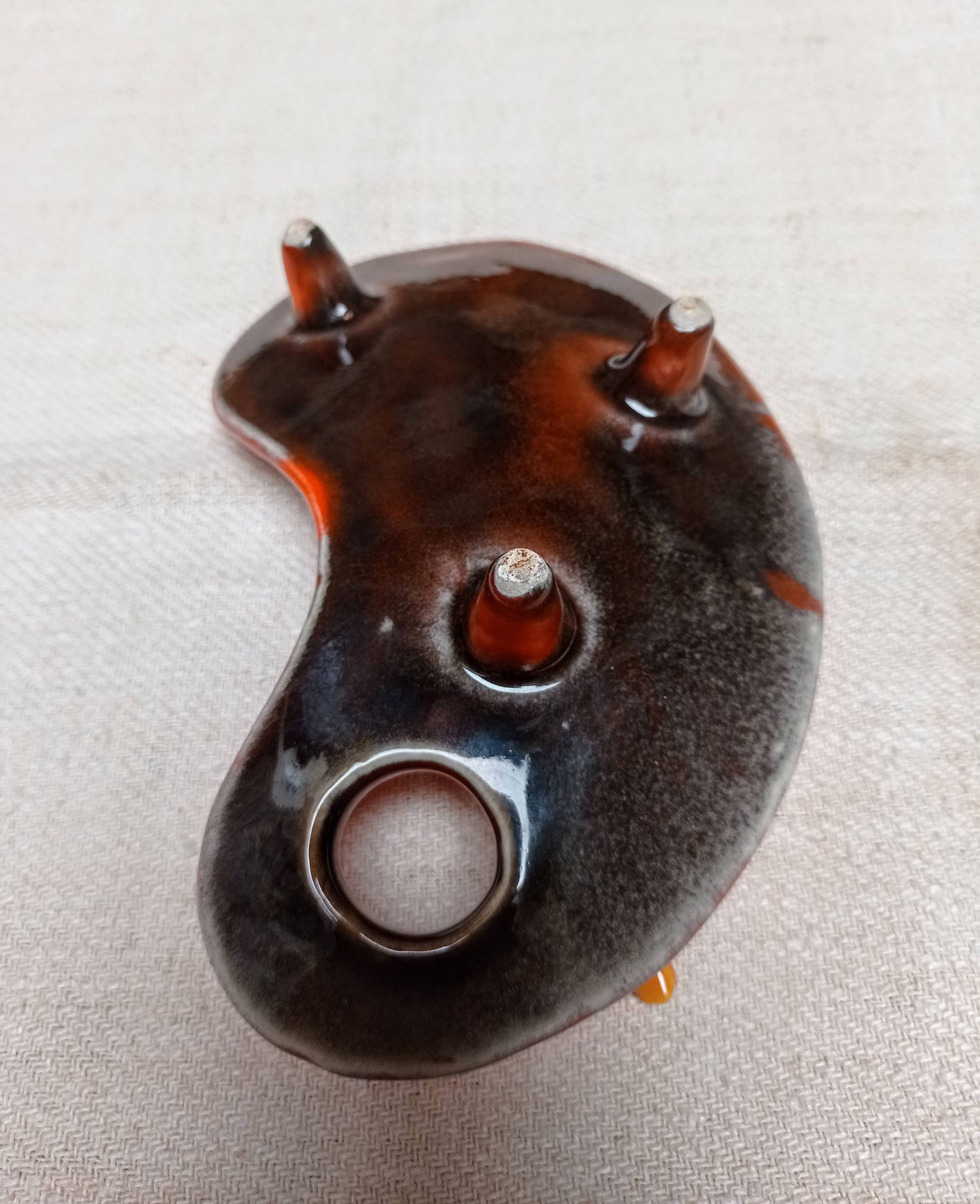 Empty pocket painter's pallet