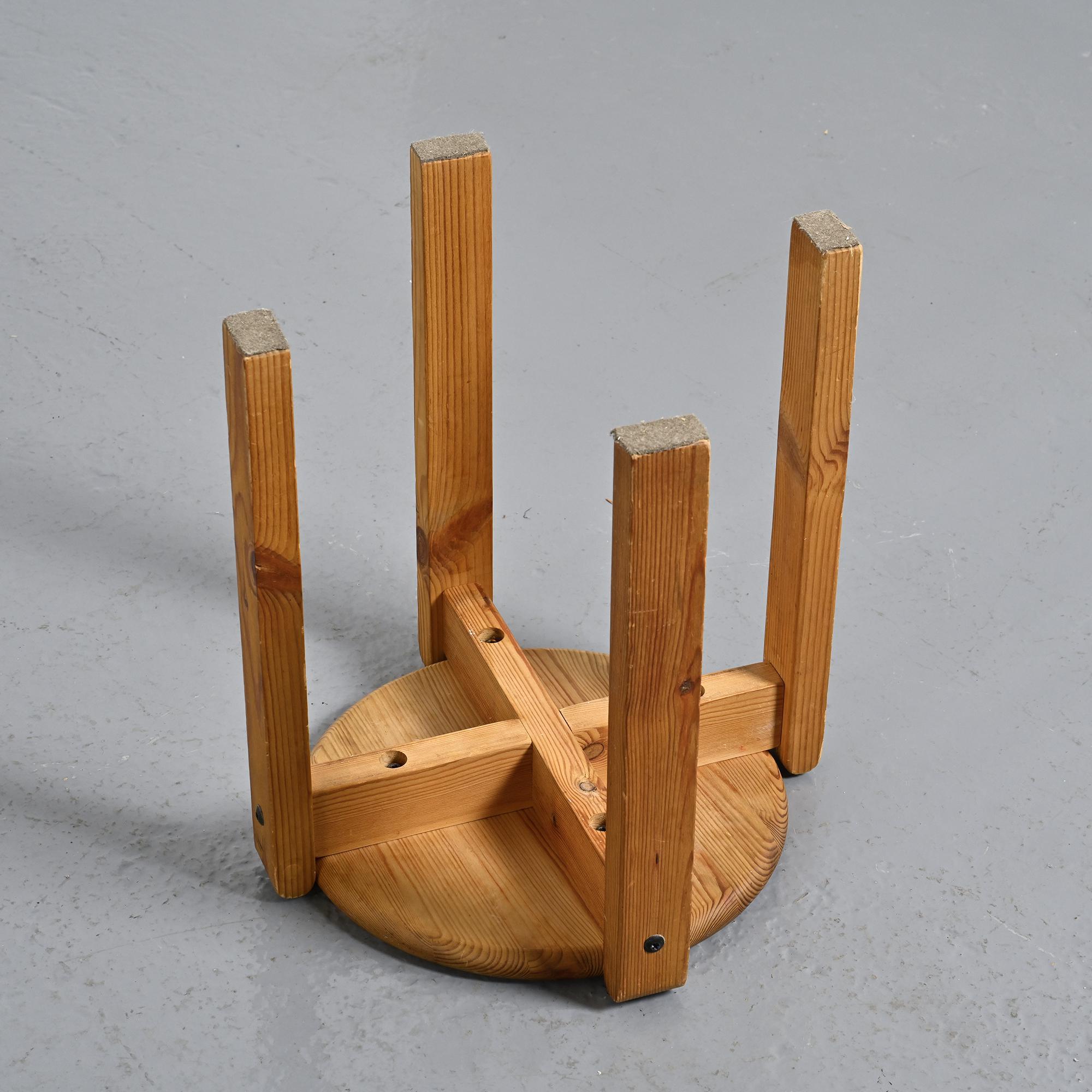 Paire de tabourets en pin massif, France, circa 1970