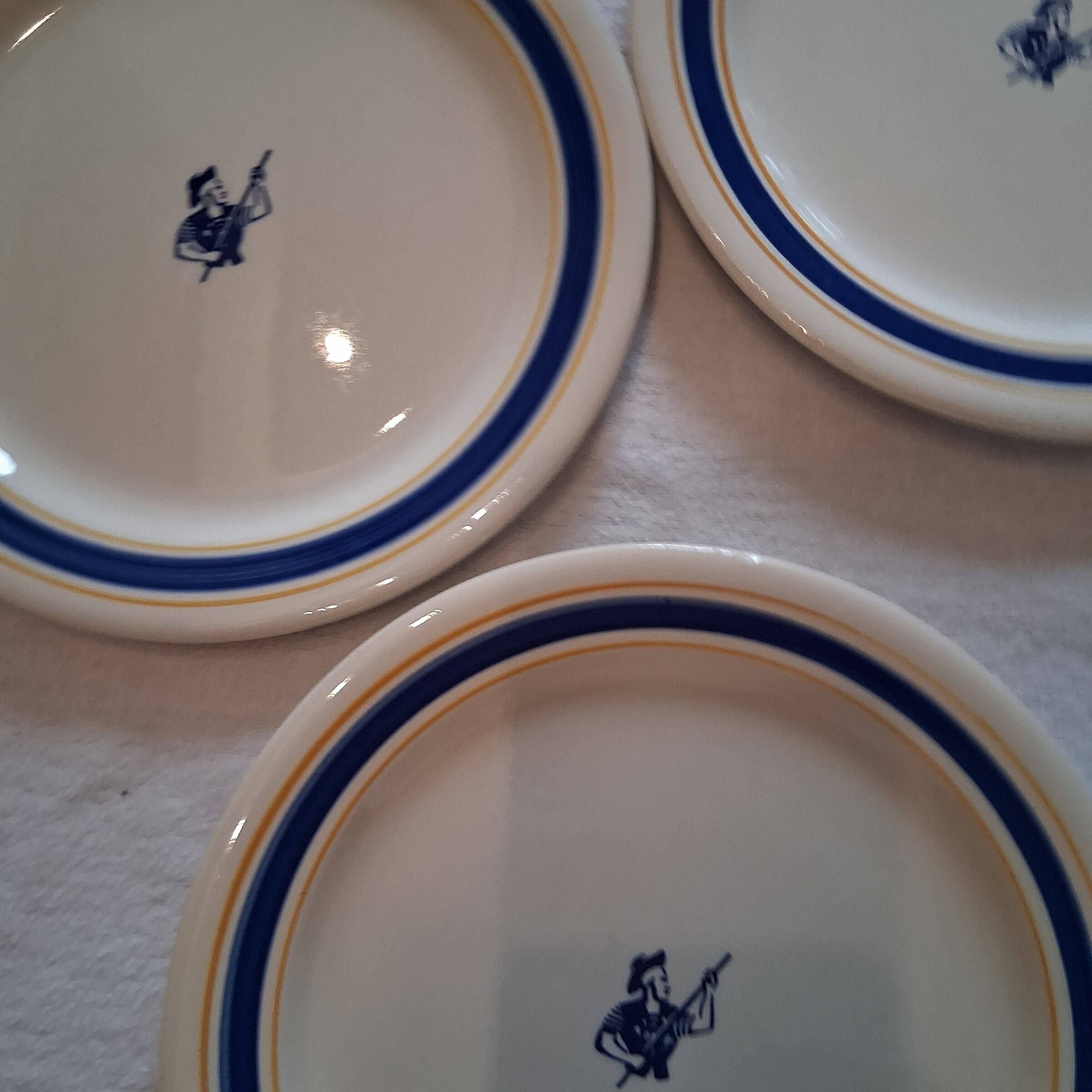 Set of 7 advertising plates from Gien "Gondolo" in good condition.