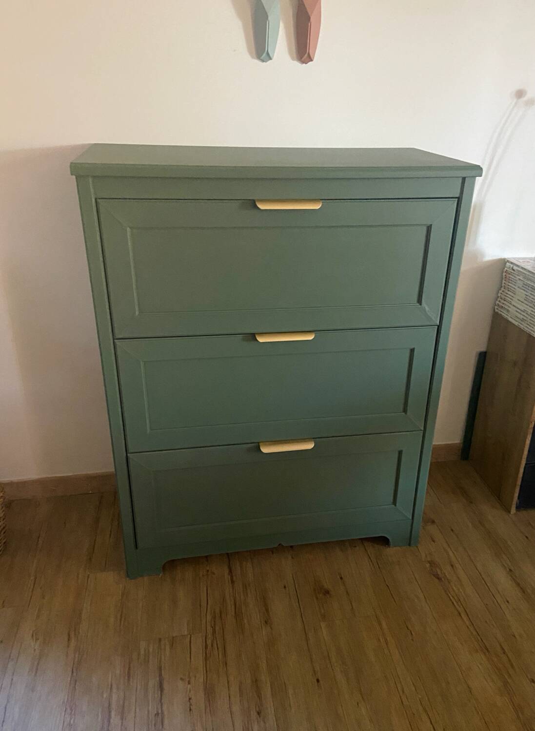 Green chest of drawers with 4 drawers