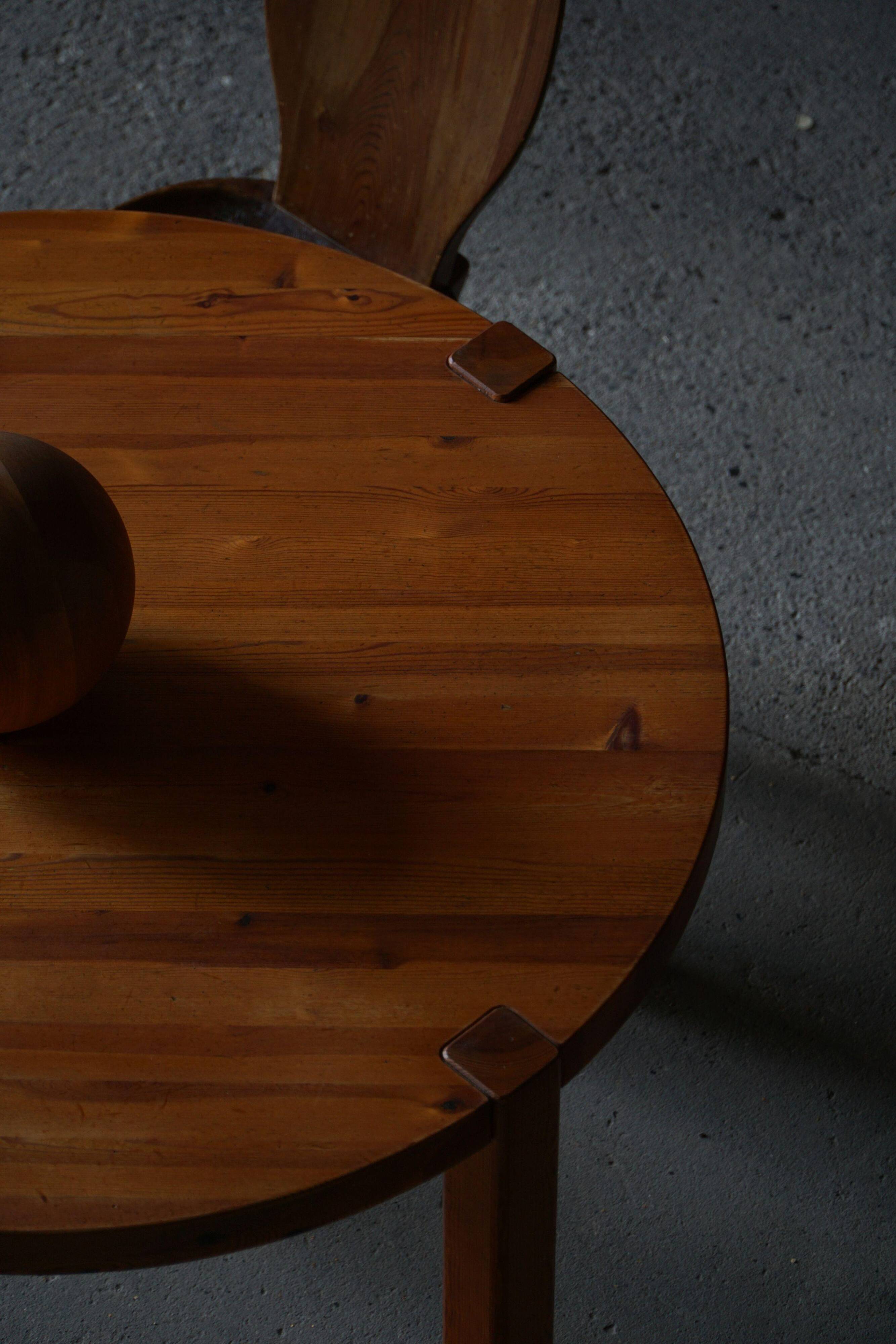 Mid-century Danish round dining table in solid pine, 1970s.