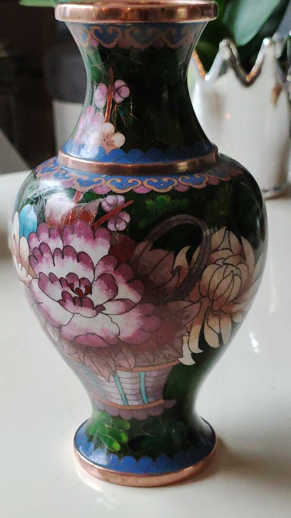 Vase balustre artisanal chinois, peint main, en émail cloisonné/motifs floraux, pivoines 21 cm