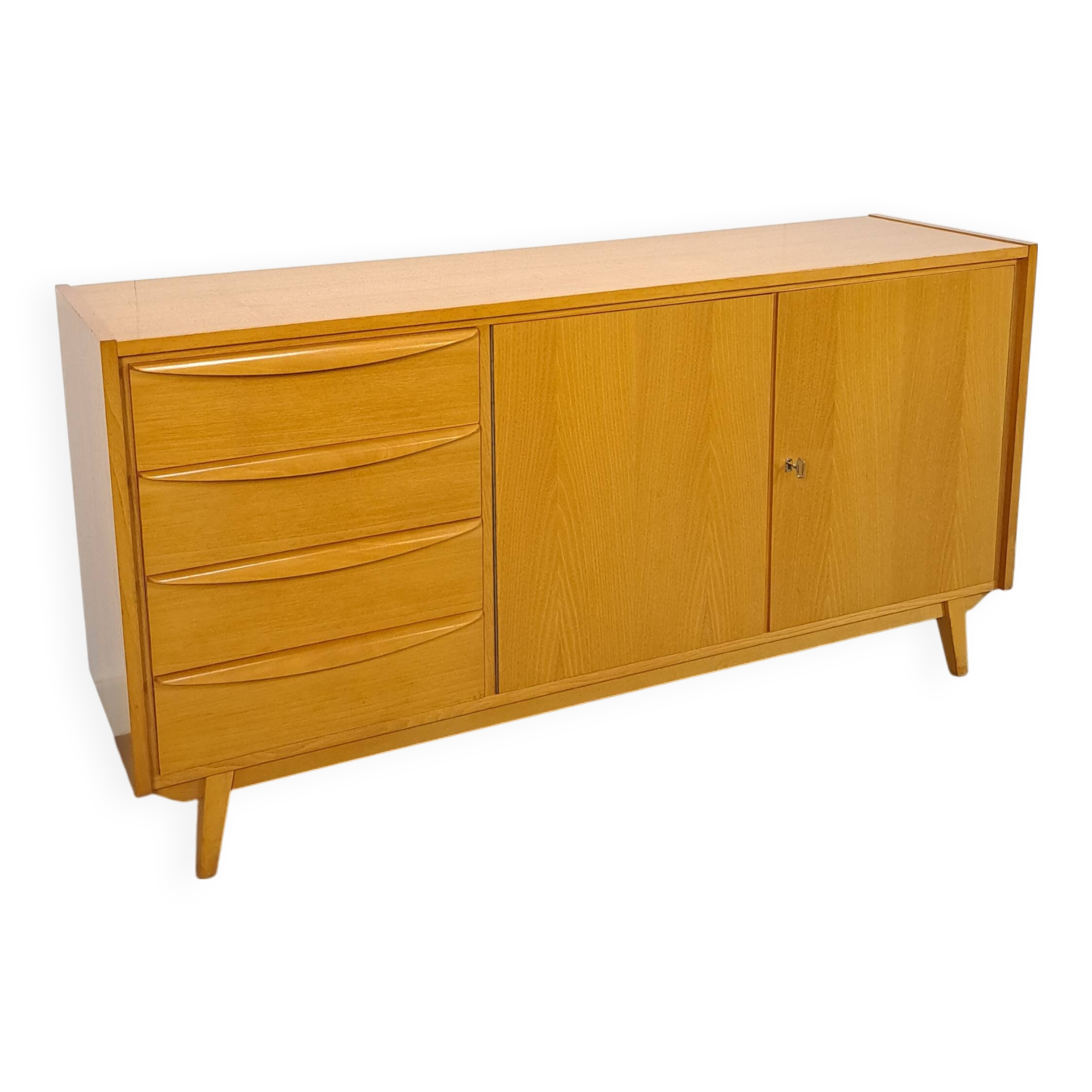 Fineer dressoir met lades en houten handgrepen vintage sideboard