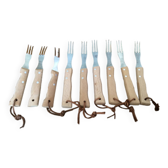 9 wood and metal forks