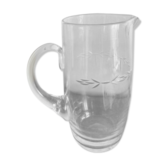 Pichet en verre gravé